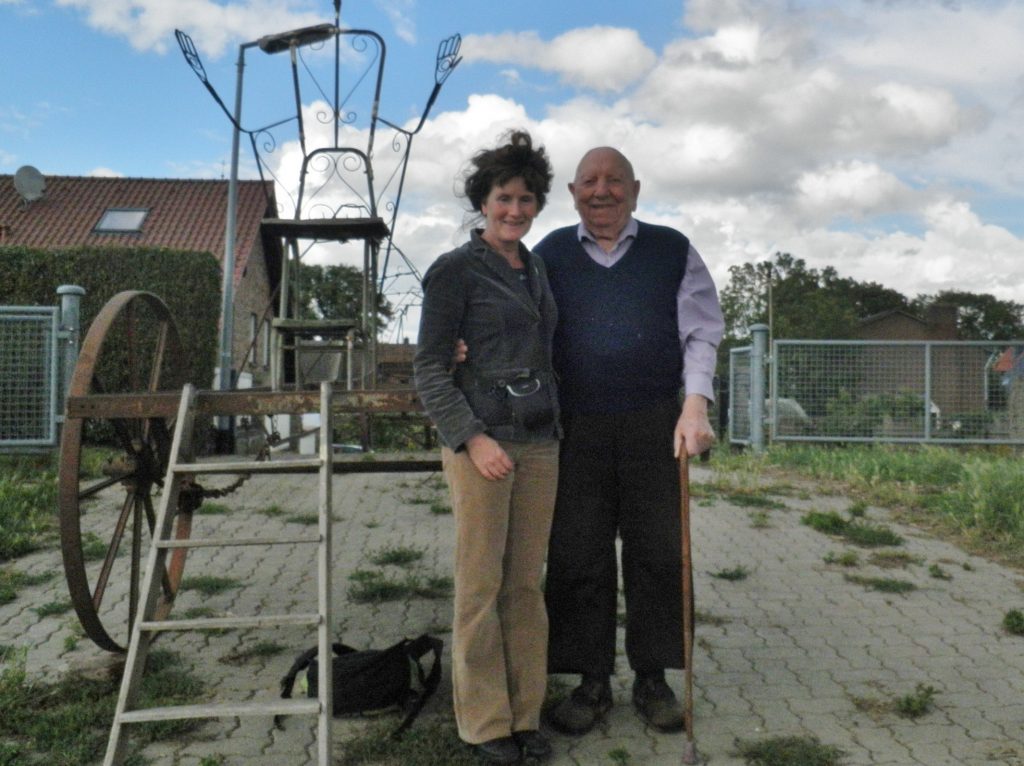 19-partner-co-op-de-foto-met-de-98-jarige-eigenaar-van-de-oude-melkkar-schenkenschanz-d-2011